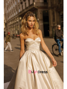2023 Elegant Taffeta Outdoor Bride Gowns with Feathers, Strapless Wedding Dresses with chapel train bds-0011